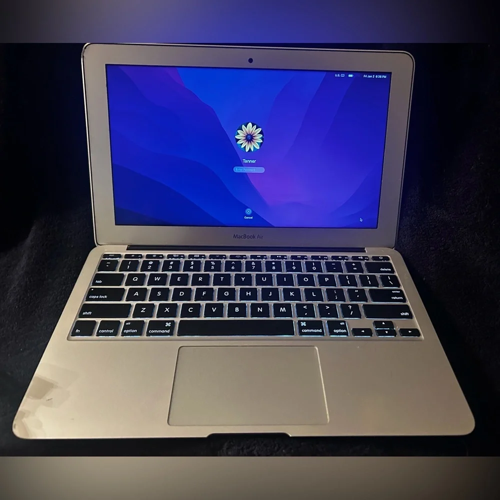 Apple MacBook USED